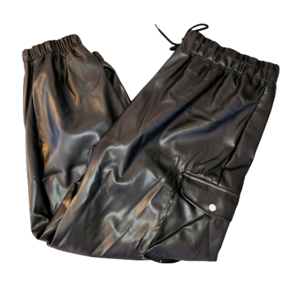 BUTTER SOFT ☆ MIDNITE BLACK ☆ FAUX LEATHER CARGO PANTS ☆ 2x ☆ NWT - Picture 3 of 12